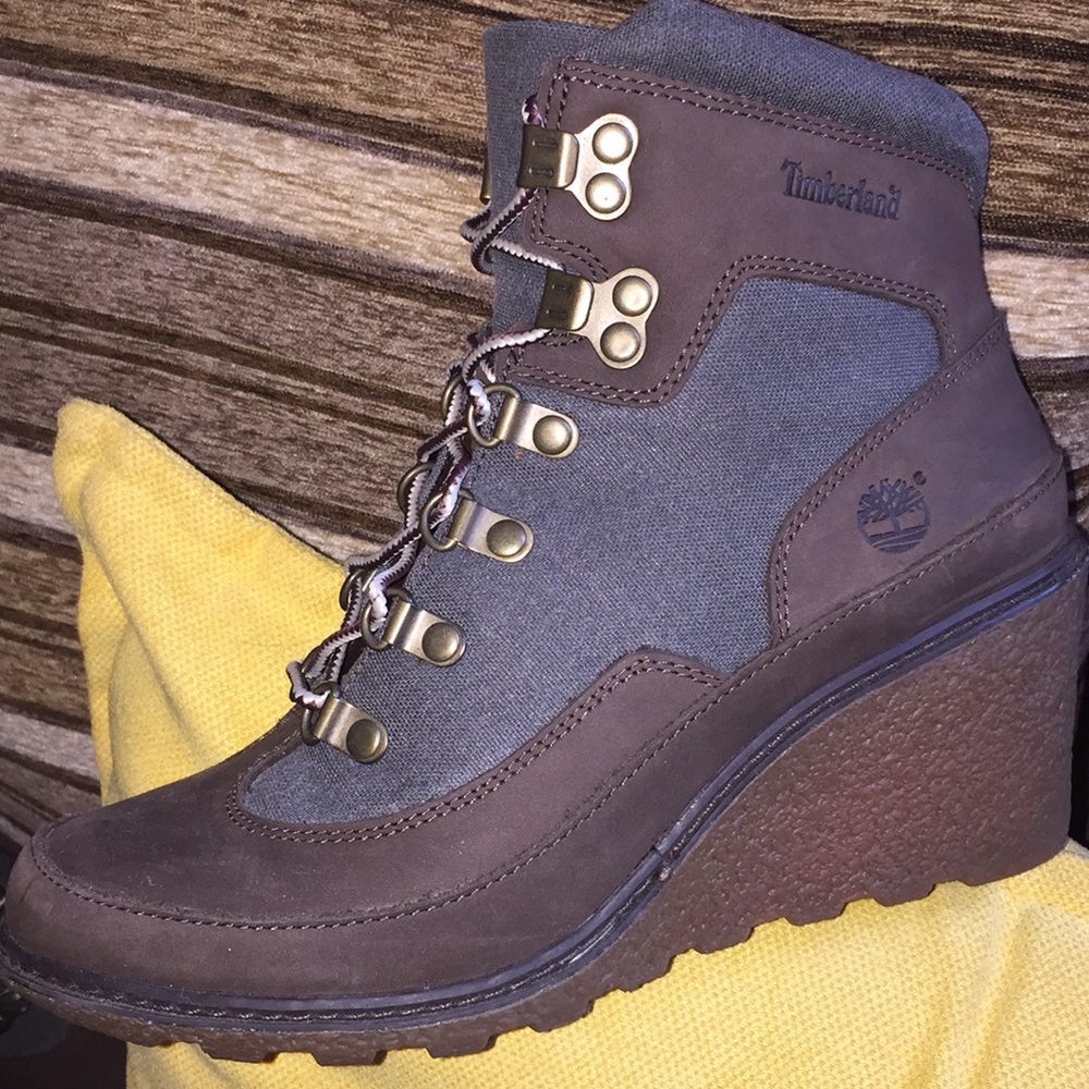 Women’s Timberland Boots 
Dark brown / Nubuck